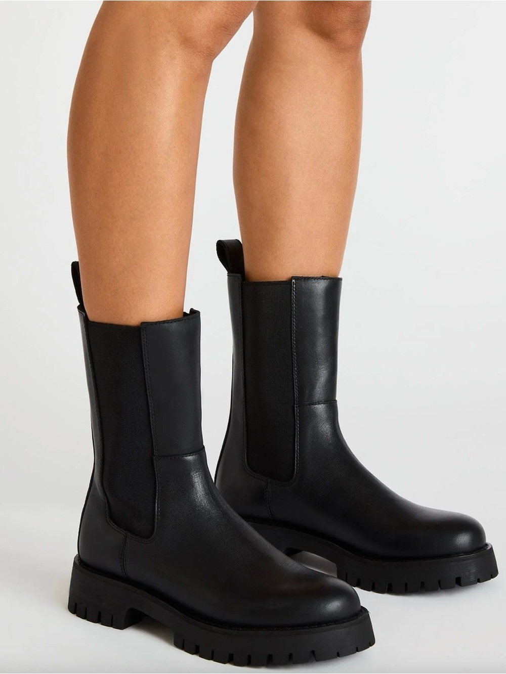 Lowa Women’s Black Lace-Up Lug Sole Boots
